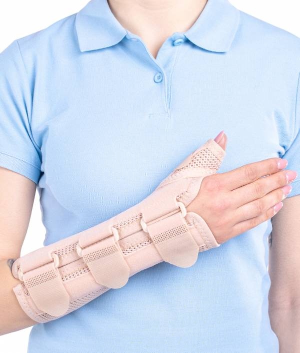 Aerotec M Finger M5-DR – Orteza fixa pentru incheietura, mana si deget, marimea 5, mana dreapta