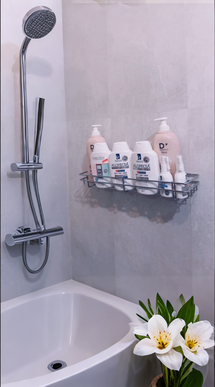 Etajera baie si bucatarie eleganta, organizator, design exclusivist, finisaj cromat, prindere prin lipire – montaj rapid in doar 5 minute